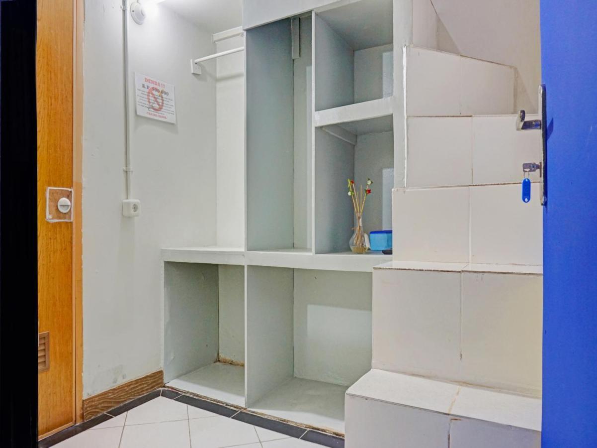 Cosmo Tanjung Duren Mitra Reddoorz Cakarta Dış mekan fotoğraf