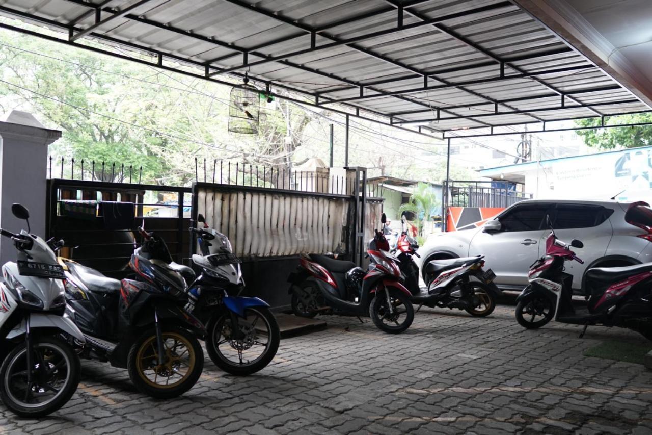 Cosmo Tanjung Duren Mitra Reddoorz Cakarta Dış mekan fotoğraf