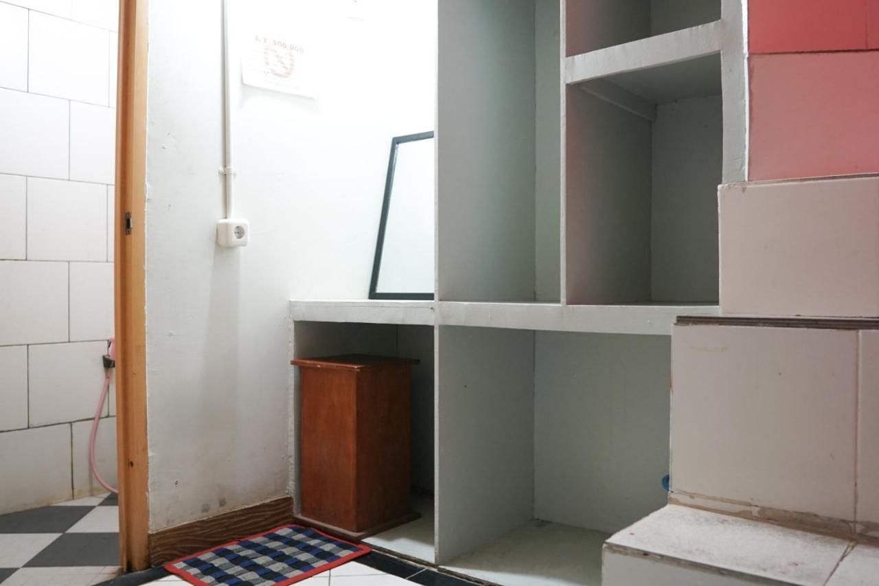 Cosmo Tanjung Duren Mitra Reddoorz Cakarta Dış mekan fotoğraf