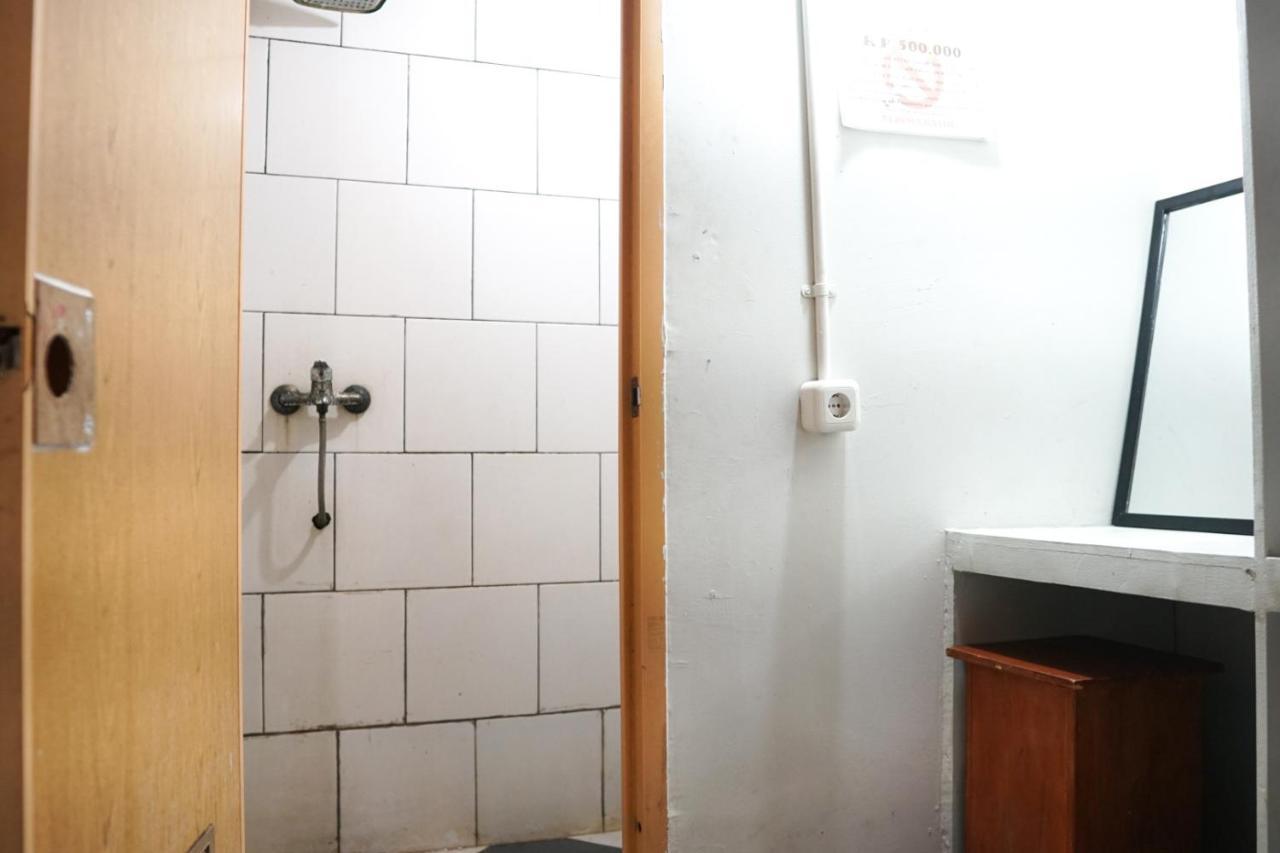 Cosmo Tanjung Duren Mitra Reddoorz Cakarta Dış mekan fotoğraf
